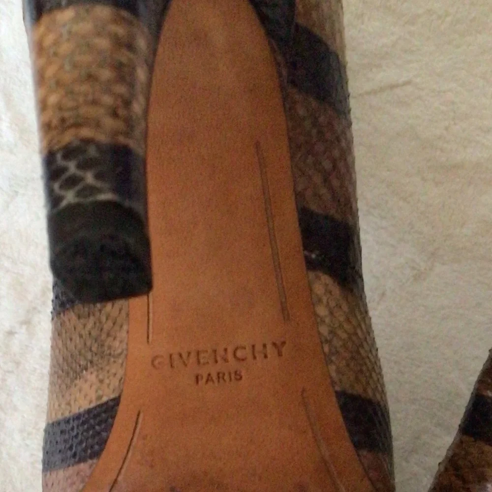 Givenchy Patch.Ayer’s boot, 38.5 - Picture 9 of 16